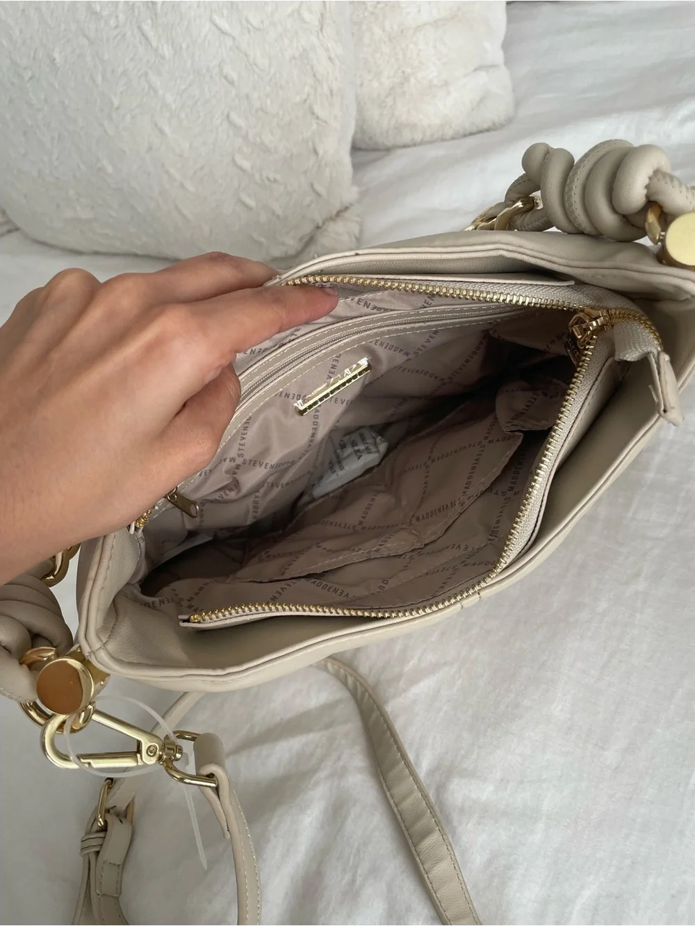 Steve Madden Bcammi Oatmilk Hobo